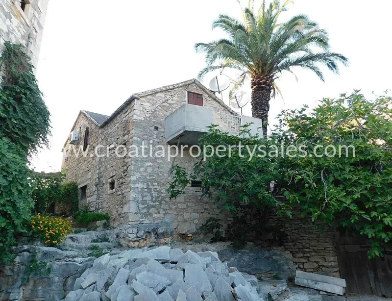 Brac, old stone house for sale, 425.000 € – 2