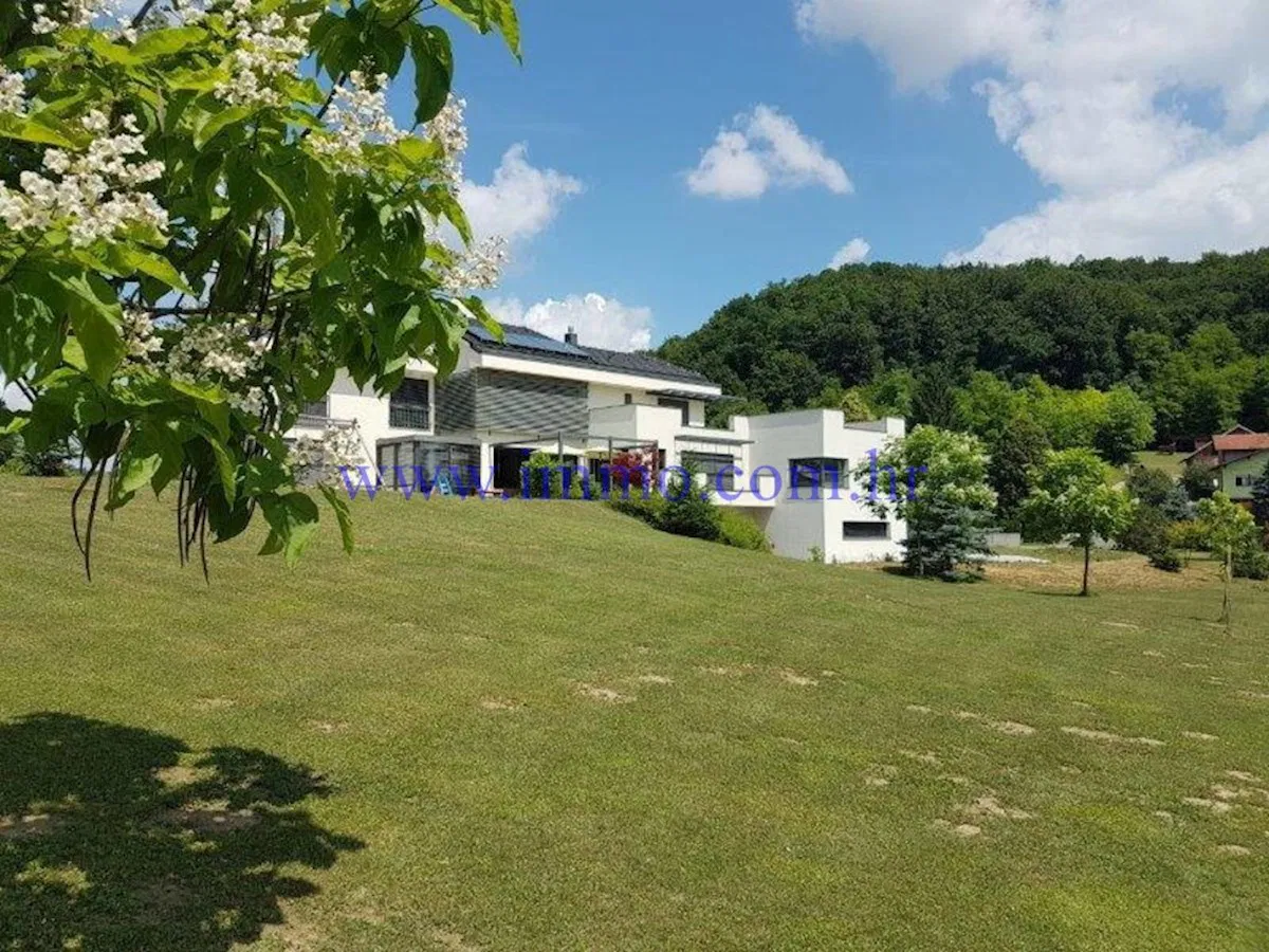 TUHELJ, WOHN- UND GESCHÄFTSHAUS AUF BAULAND VON 60 000 M2 ZUM VERKAUF, FANTASTISCHE GELEGENHEIT!