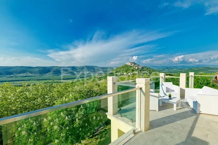 Motovun, villa con piscina e vista, 4 camere, zona tranquilla – 2