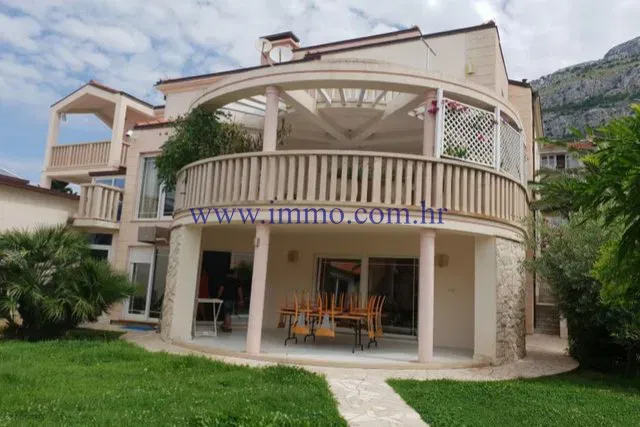 OMIŠ RIVIERA, VILLA WITH SWIMMING POOL – 2