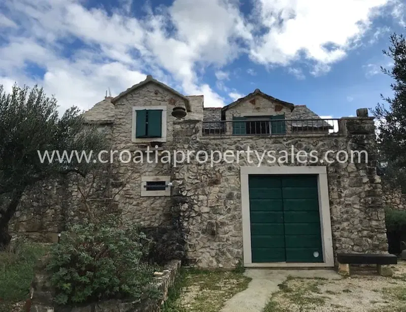 Brac, old stone house for sale, 550.000 € – 2