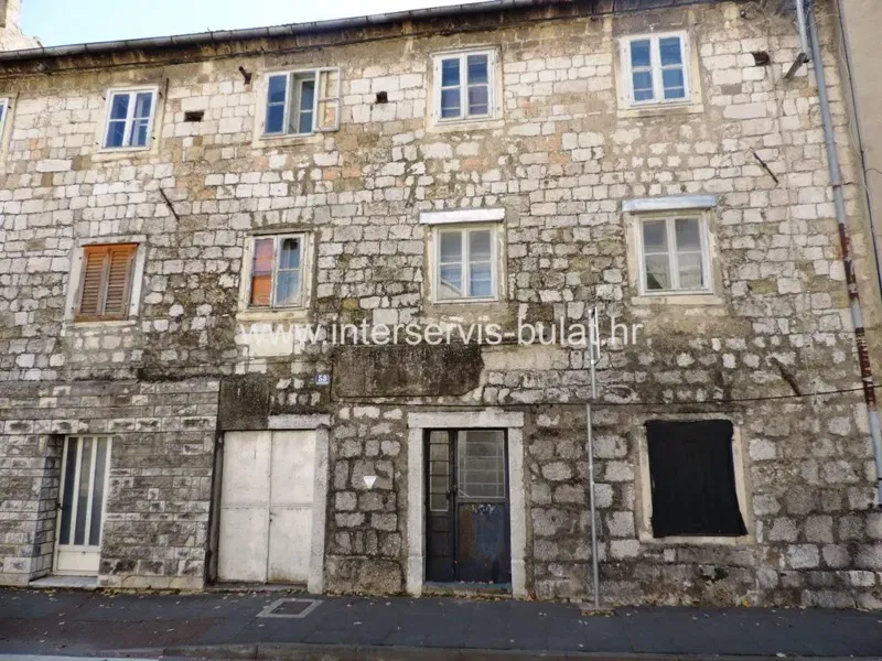 .::: Kuća s velikim potencijalom :::.