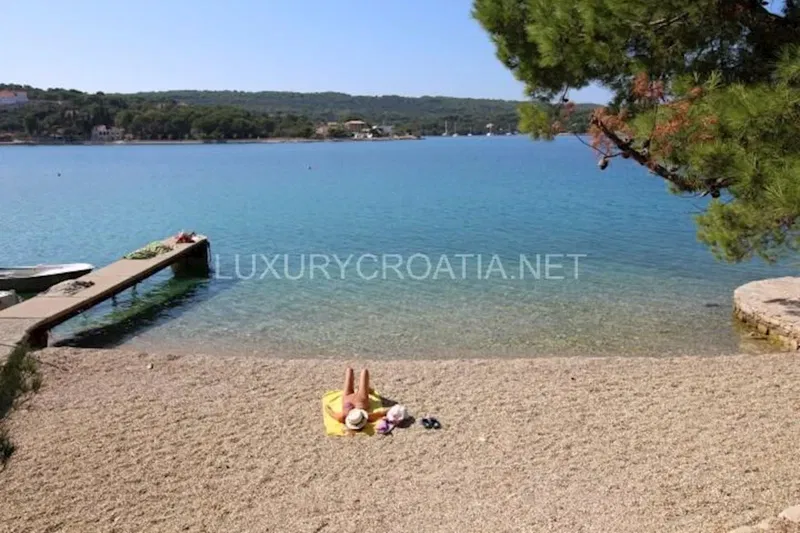 Seafront villa for sale with pool and boat mooring Croatia island Solta – 3