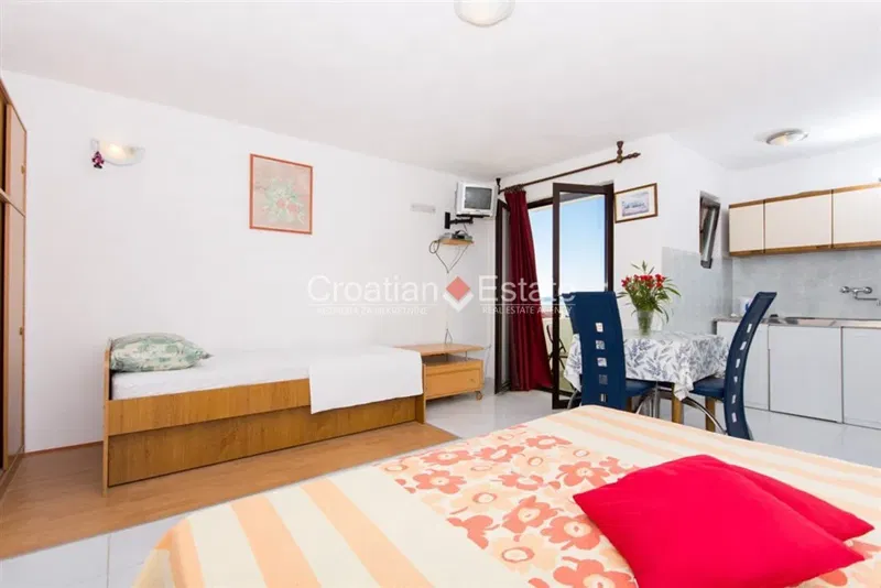 Island Čiovo – apartment house with summer kitchen for sale – 2