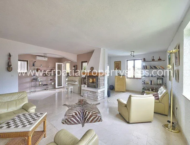 Brac, villa for sale, 850.000 € – 2