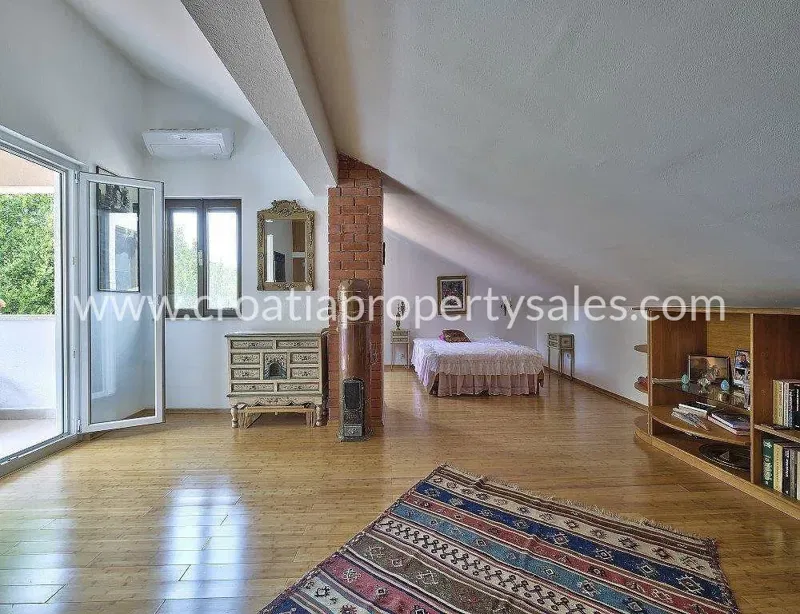 Brac, villa for sale, 850.000 € – 3