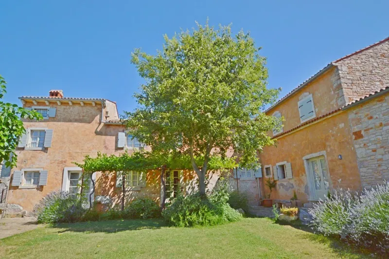 Beautiful villas with pool in an exceptional location – 2