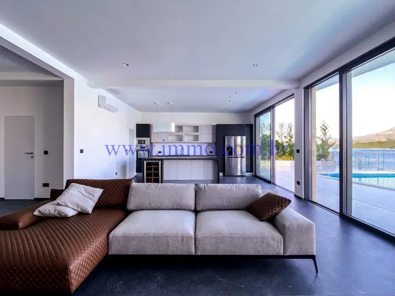 ELITE VILLA WITH POOL, FIRST ROW TO THE SEA – 2