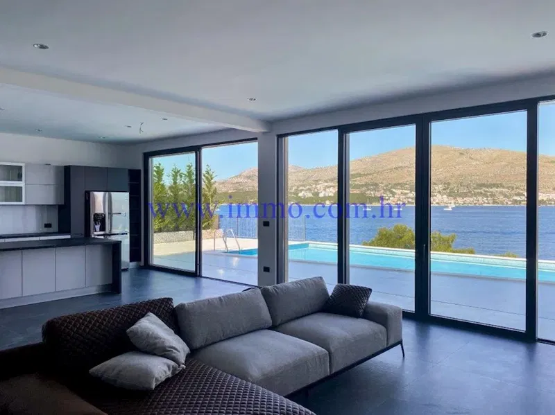 ELITE VILLA WITH POOL, FIRST ROW TO THE SEA – 3