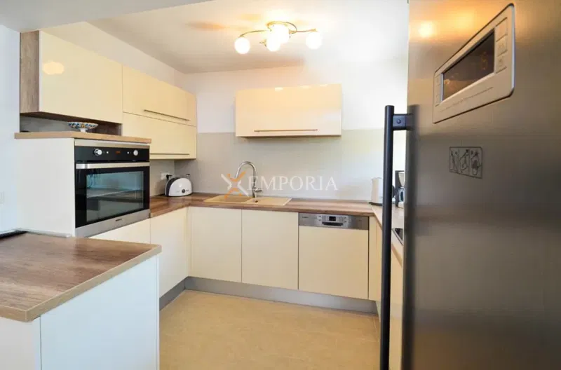 Hotel with superbly equipped rooms and a pool, Zadar – 2