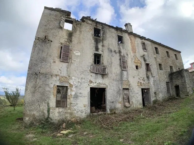 Stone house near Momjan – 2
