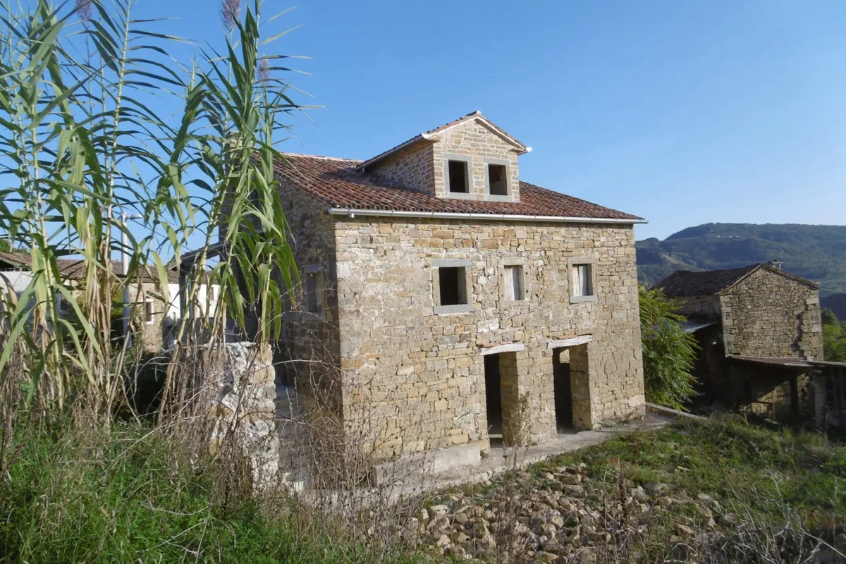 Z-918 dvojna kamena kuća sa lijepim panoramskim pogledom i pogledom na jezero