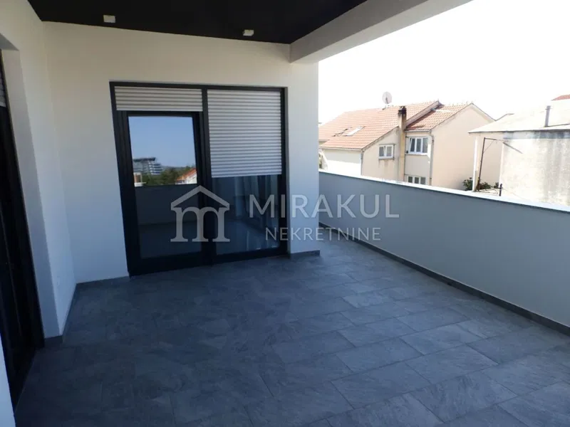 Nekretnine Vodice, Luksuzan Penthouse, Krovna terasa sa Jacuzzijem – 3