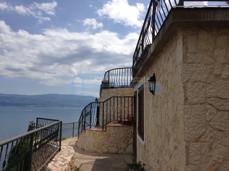 KRK-VRBNIK-SAMOSTOJNA KAMNITA HIŠA NA EDINSTVENI LOKACIJI NAD MORJEM – 3