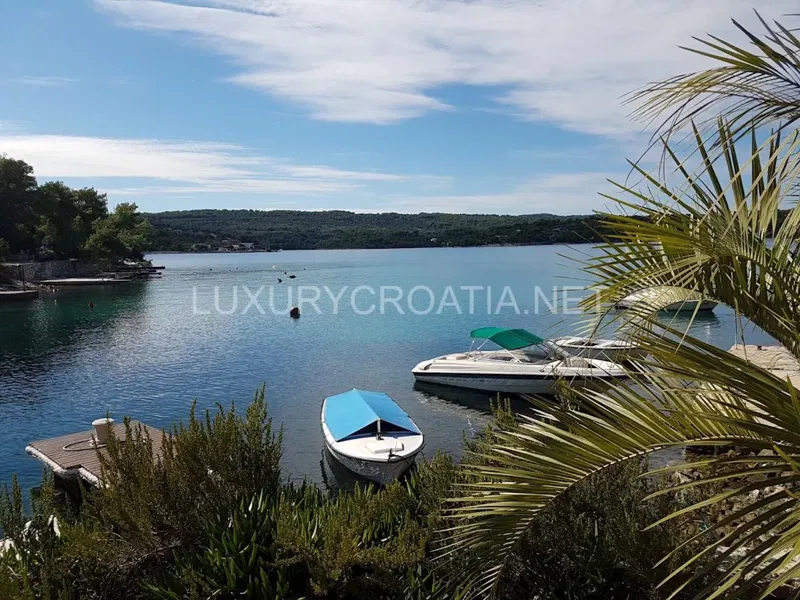 Seafront villa for sale with pool and boat mooring Croatia island Solta – 3