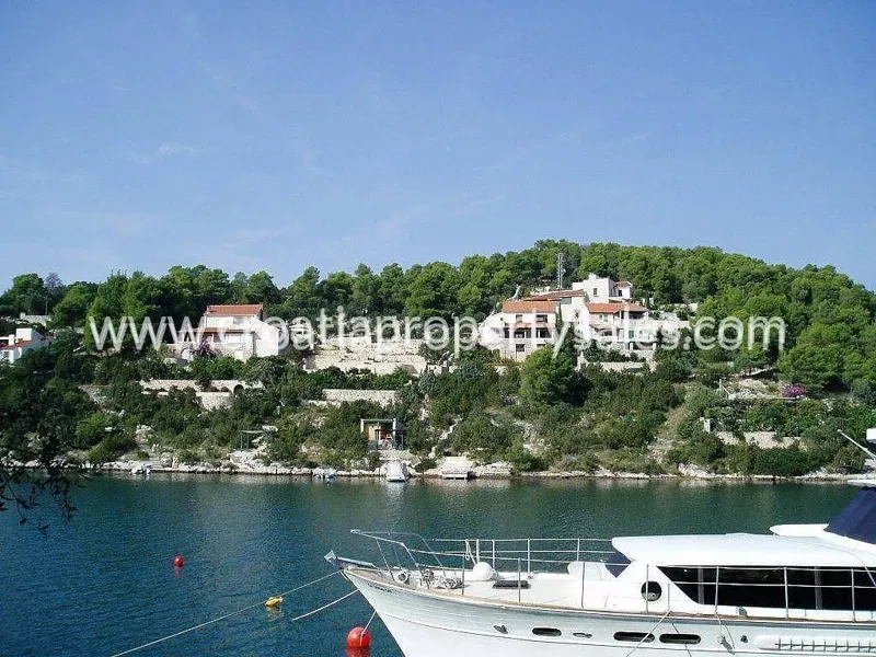 Brac, building land for sale, 450.000 € – 3