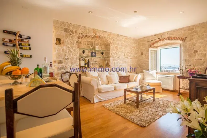 LUXURY APARTMENT IN THE HISTORICAL SPLIT CENTER – 3
