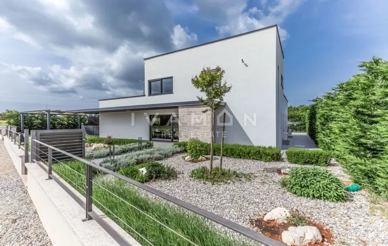 Villa con piscina a 9 km dal mare – 3