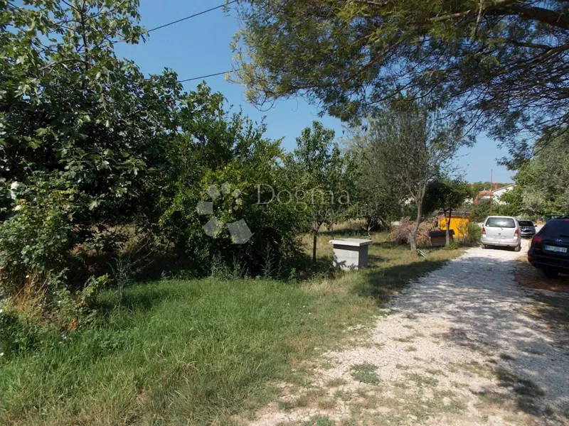 Land Busoler, Pula, 1.360m2 – 2