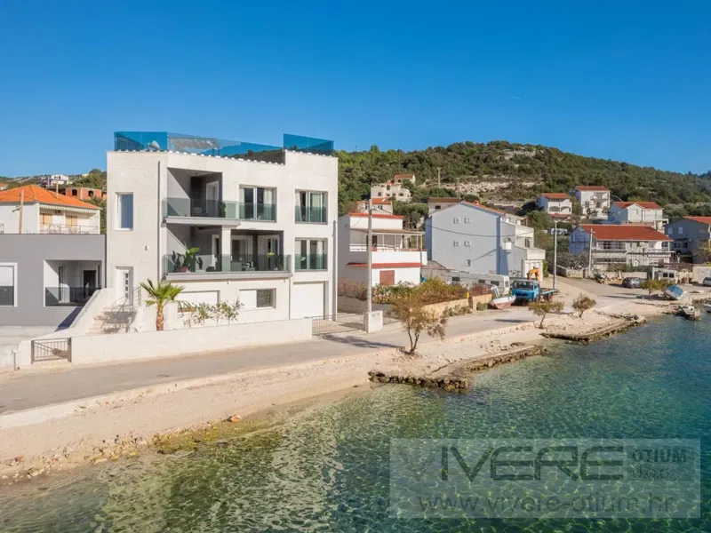 Modern frontline villa with roof terrace pool – 3