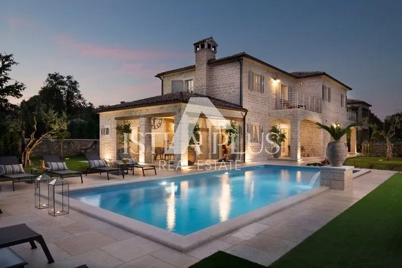 LUXURY VILLA WITH POOL AND SPORTS ZONE – 3