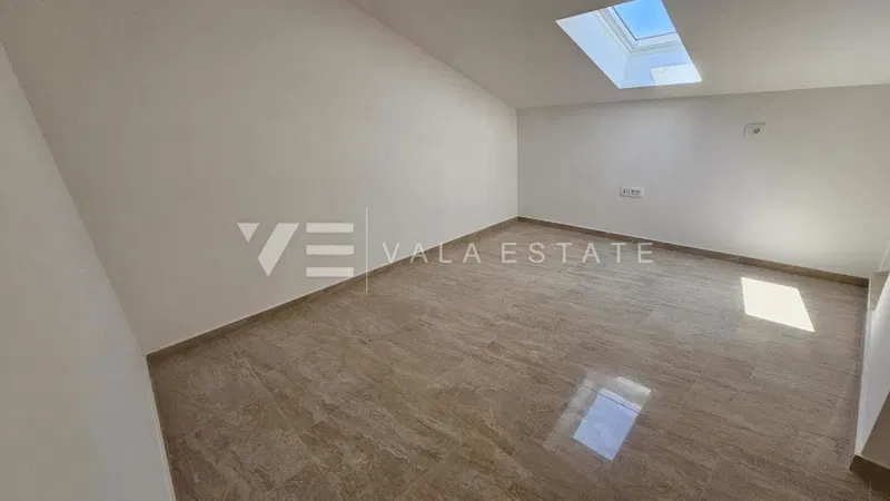 APARTMENT ON A HIGH ATTIC WITH A BEAUTIFUL SEA VIEW – 3