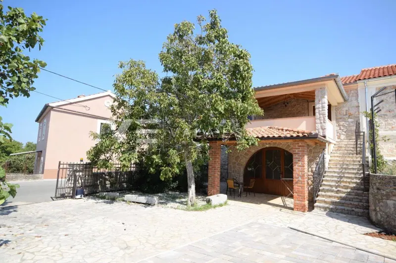 SEMI DETACHED STONE HOUSE WITH SWIMMING POOL AND LARGE GARDEN – 2