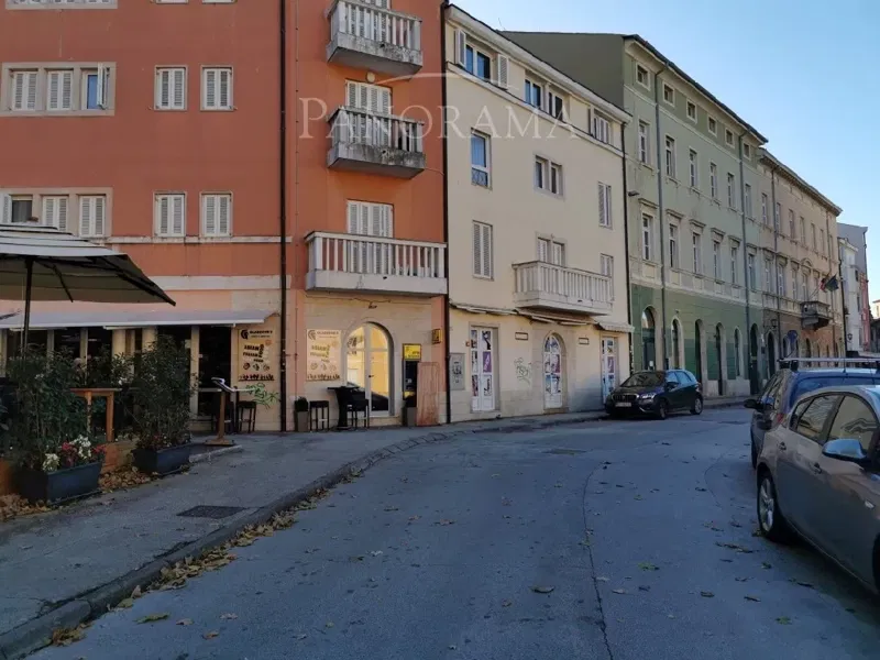 Üzlethelyiség Pula