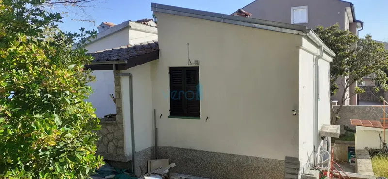 Malinska, periferia, locale ricettivo con casa e cortile – 2
