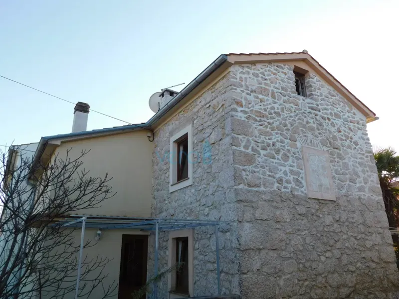Dobrinj, isola di Krk, dintorni, casa in pietra autoctona con piscina e giardino, in vendita – 2