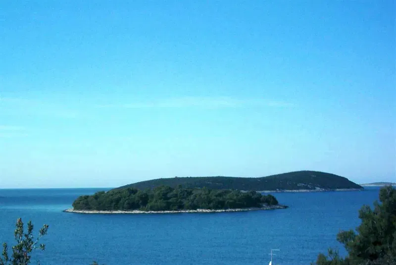 Solta, Maslinica - a building plot of 740 sqm with a sea view – 2