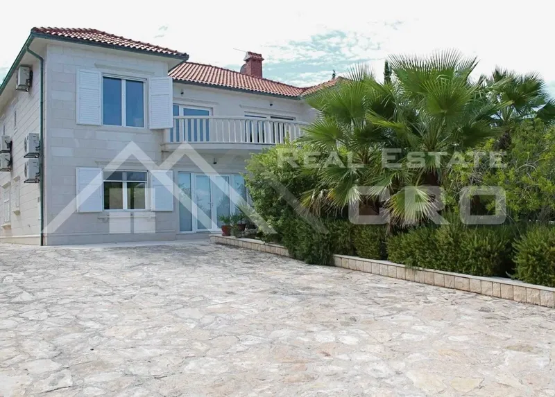 Immobili Brač - Villa di lusso con piscina e garage, prima fila sul mare, in vendita – 2