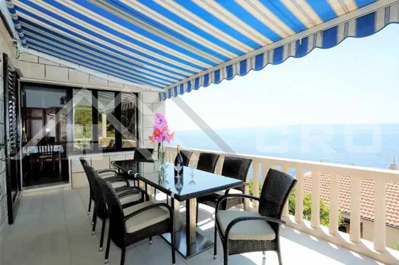 Brac properties - House with a swimming pool offering beautiful sea views, in Selca, for sale – 2