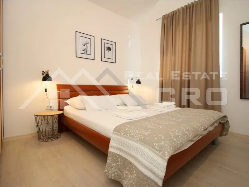Rogoznica ingatlanok - Tágas apartmanház, kiváló elhelyezkedéssel, közvetlenül a tengerparton, eladó – 2