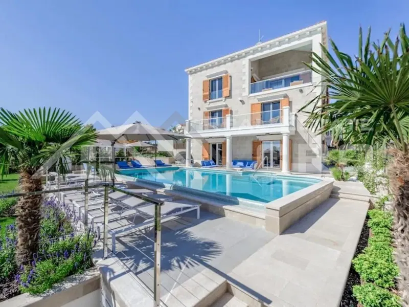 Rogoznica properties - Beautiful stone villa in the second row to the sea, surroundings of Rogoznica, for sale – 3