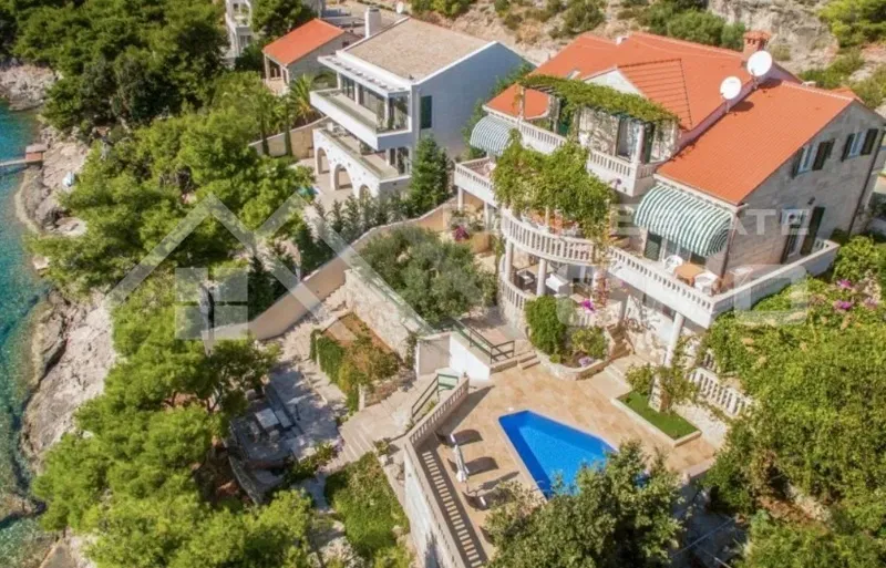 Villa in the first row to the sea for sale, Brac Island – 3