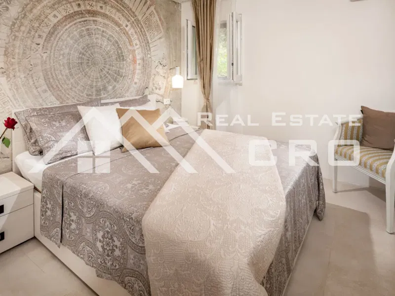 Brac properties - Fantastic stone villa on a large property, right above a magnificent sandy beach, for sale – 2