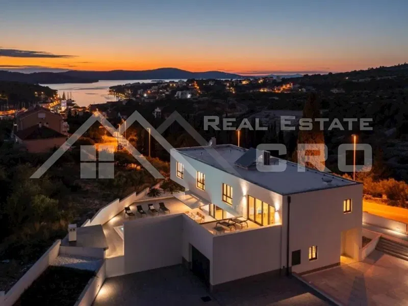 Ingatlanok Brač - Modern villa tágas telken, gyönyörű tengerre néző kilátással, eladó – 2