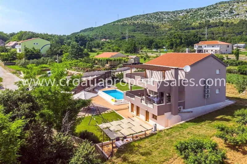 Omis, villa for sale, price on request – 2