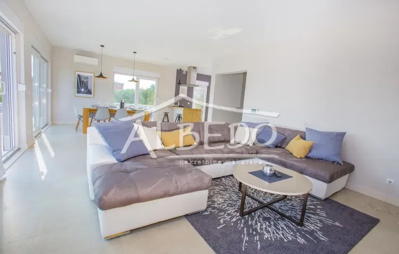 Modern villa with pool near the center of Makarska – 3