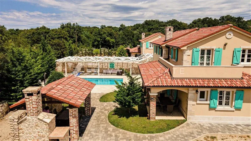 DETACHED MEDITERRANEAN VILLA WITH POOL AND BEAUTIFUL GARDEN – 3