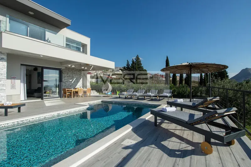 High-value designer estate with clear architecture – 3