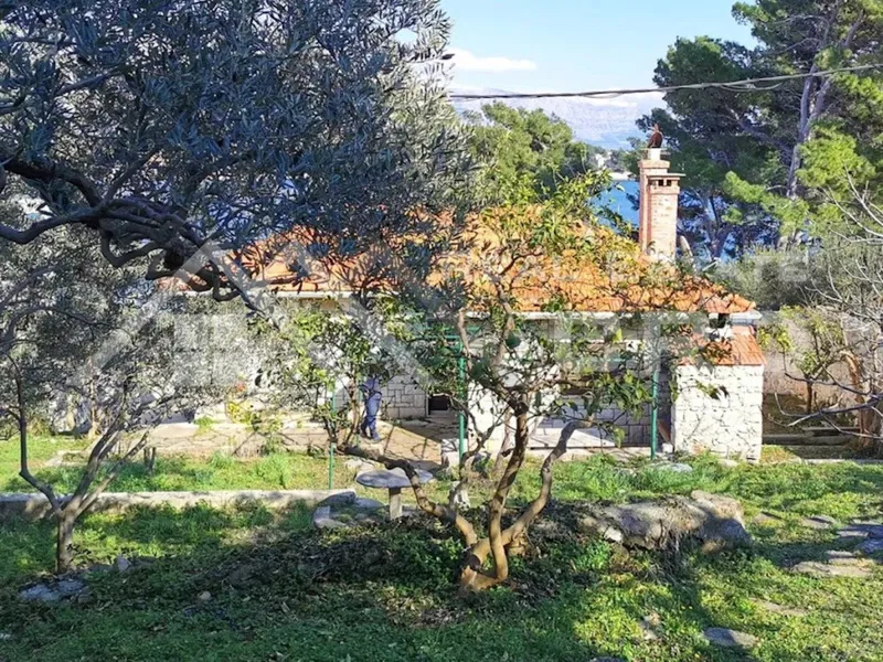 Ingatlanok Brač – Varázslatos kőház közvetlenül a tengerparton, gyönyörű kilátással, eladó – 2