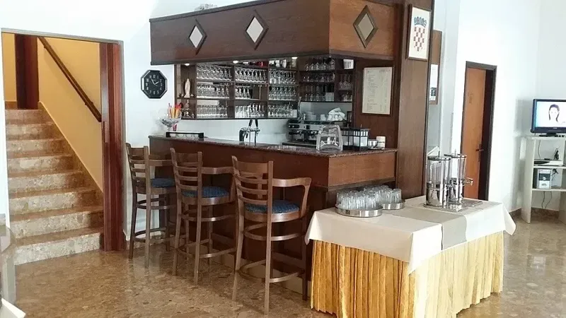 Commerciale Centar, Pula, 1.000m2 – 3