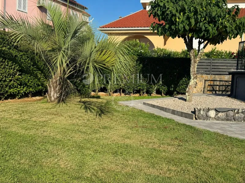 Malinska – samostojna hiša za bivanje, oddajanje in naložbo! – 2