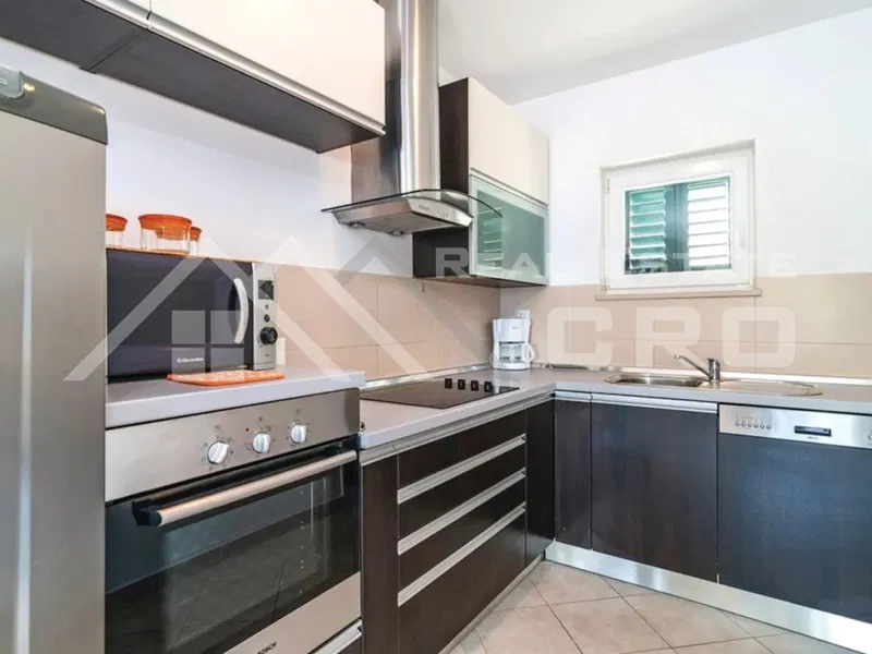 Brac properties – Large apartment house with a swimming pool and a beautiful sea view, for sale – 3