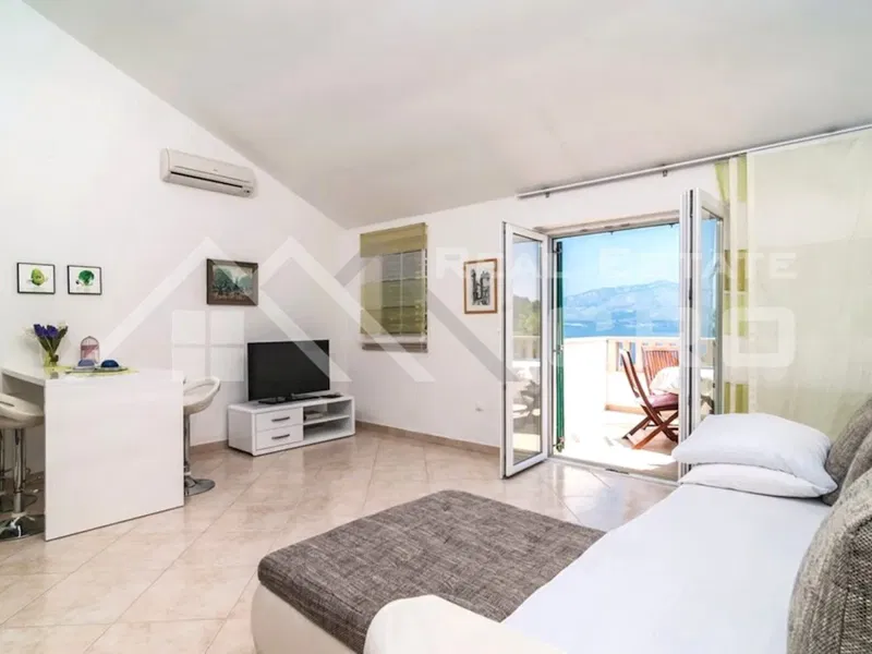 Brac properties – Large apartment house with a swimming pool and a beautiful sea view, for sale – 2