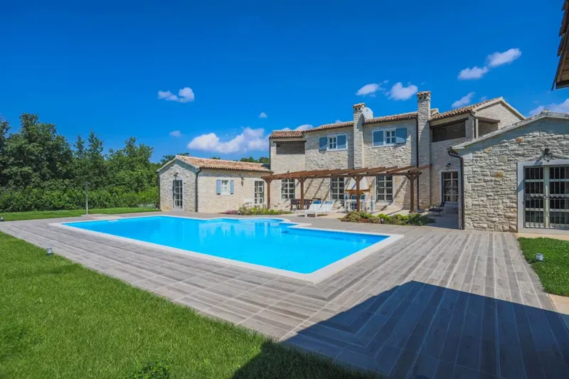 SURROUNDINGS OF TINJAN !!! Large detached villa with 4 bedrooms, ideal for rent – 2