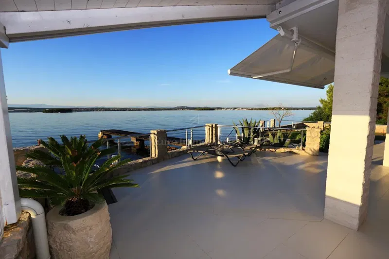 Two luxury homes first row to the sea – 2