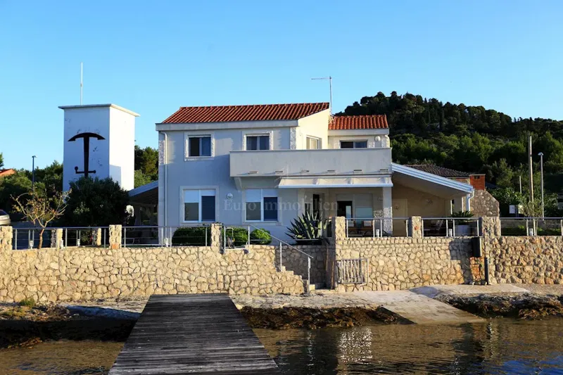 Two luxury homes first row to the sea – 3